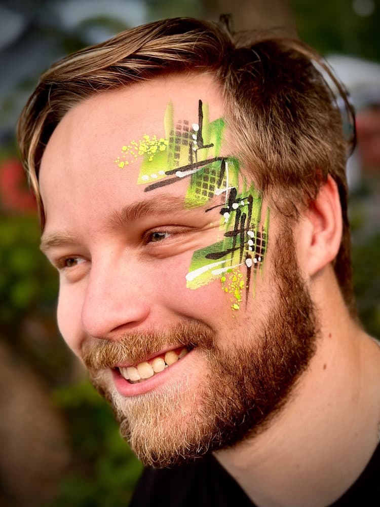Green geometric face design
