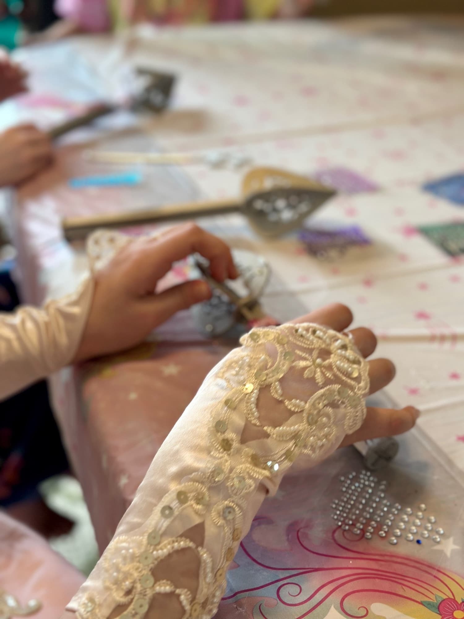 Princess's lace glove