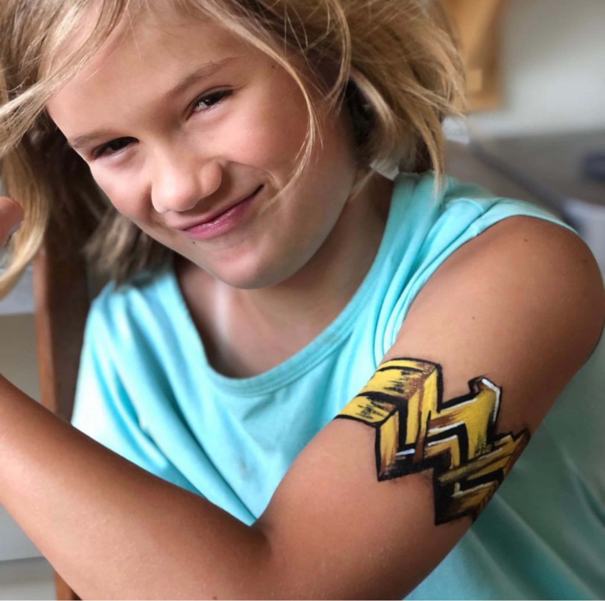 Gold lightning arm band